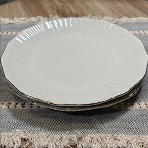 2 ct Eaton Fine Dining Aubrey Dinner Plates 10.5" Gold Accent Edge